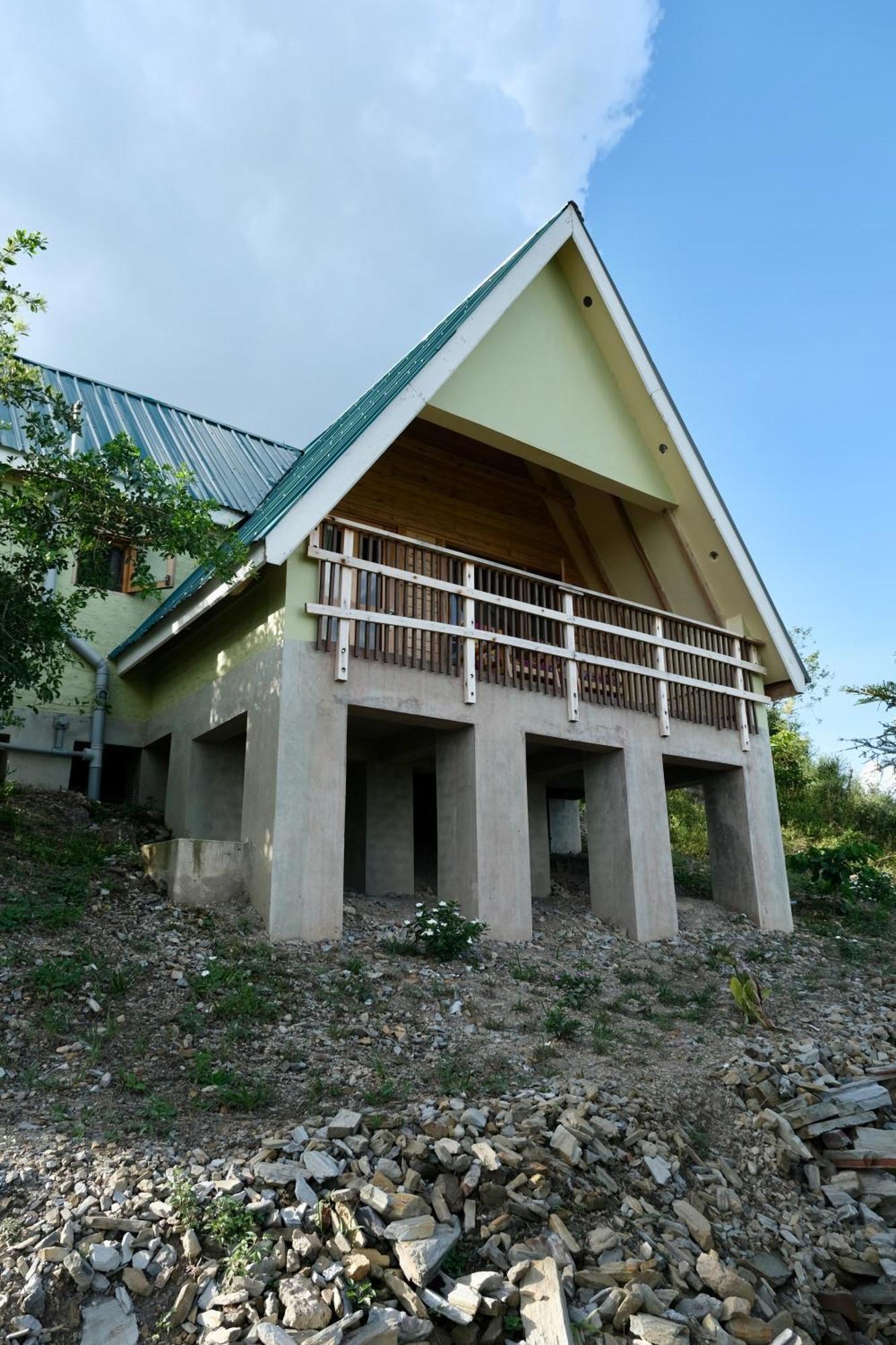 Hyena Hill Sanga