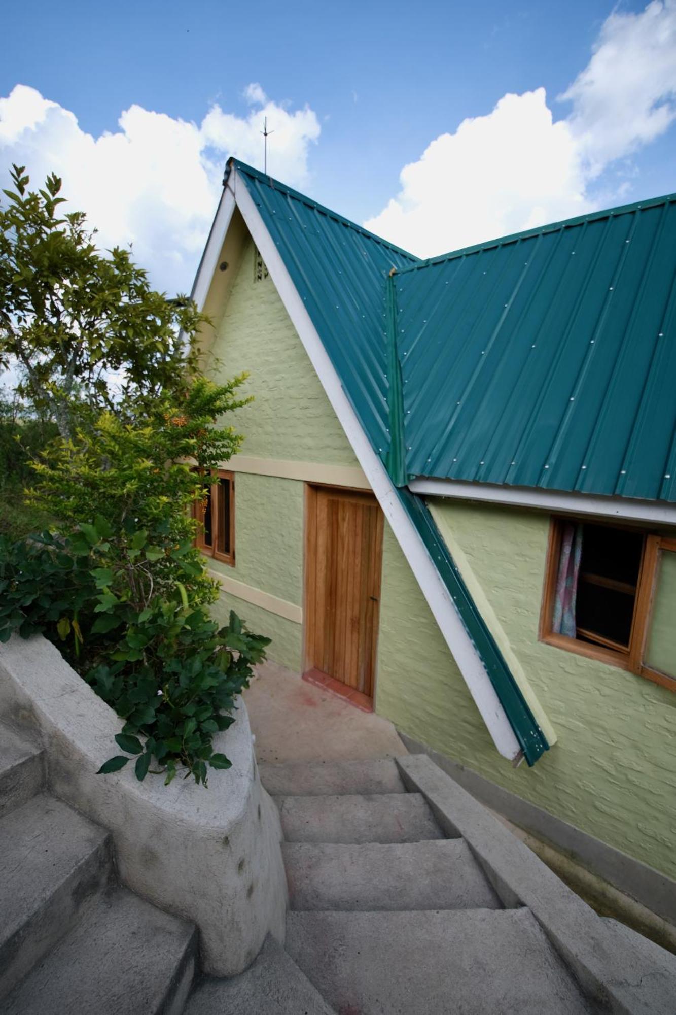 Lodge Hyena Hill *